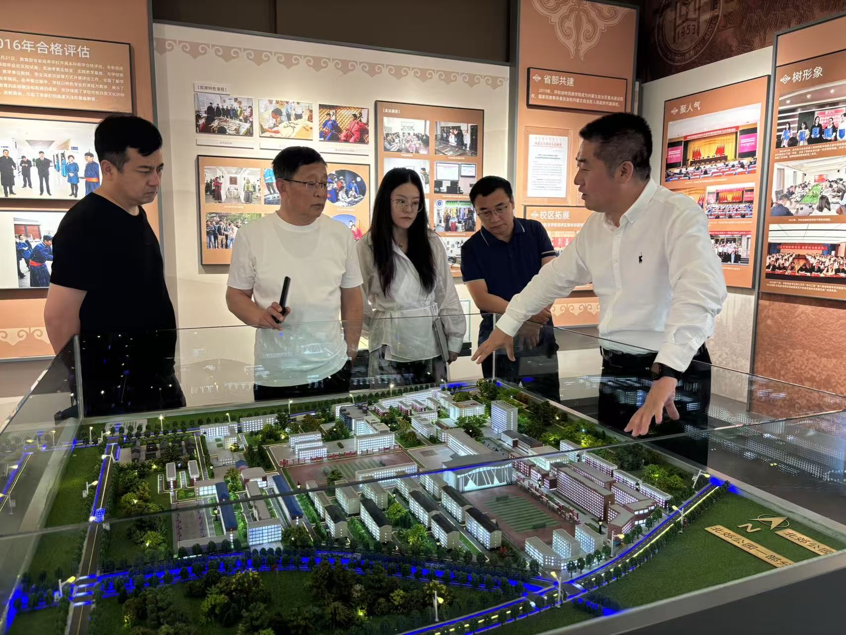 鄂尔多斯生态环境职业学院调研组来鸭脖考察调研