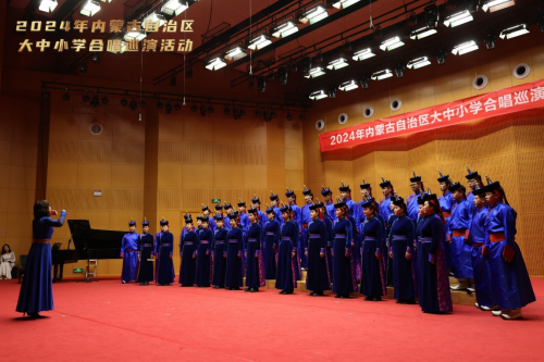 YABO鸭脖“奈日乐”合唱团参加全区大中小学合唱团巡演活动