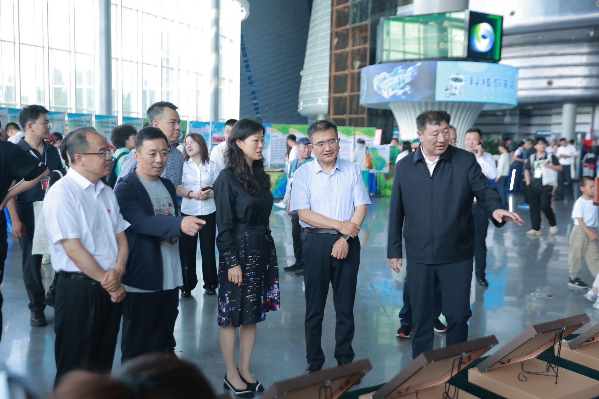 鸭脖参加“石榴籽e起来——中华民族共同体体验”科创宣展活动