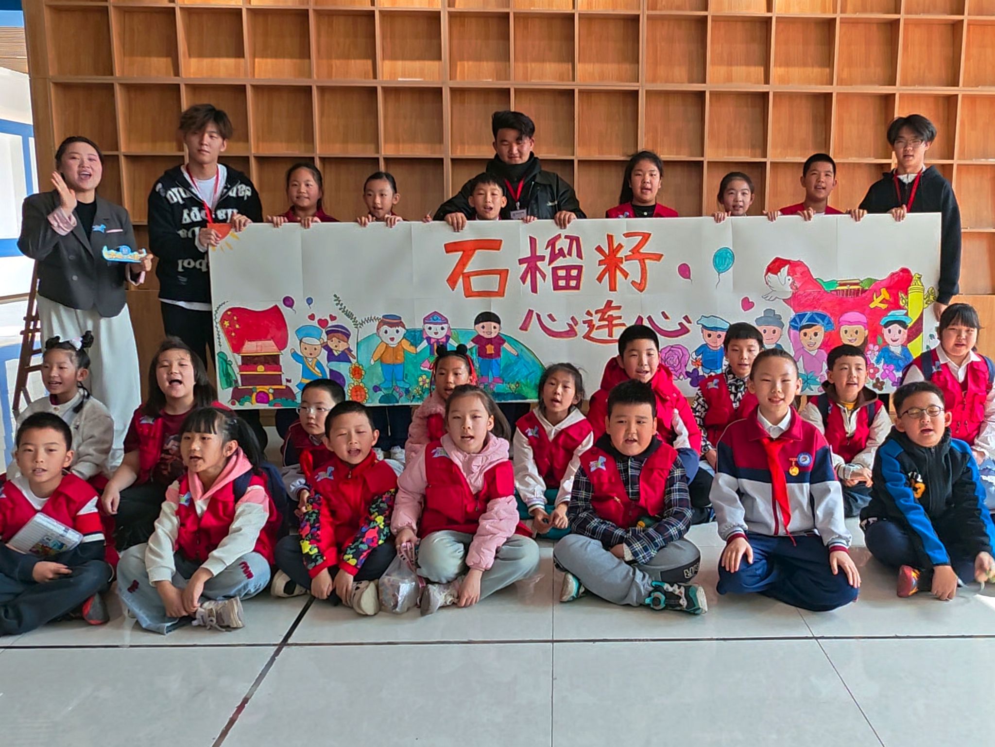 鸭脖与内蒙古广播电视台联合开展“一馆看千年”奔腾小记者团社会实践活动