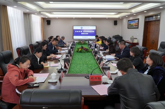 赤峰学院党委副书记李伟威一行来鸭脖开展铸牢中华民族共同体意识专题调研