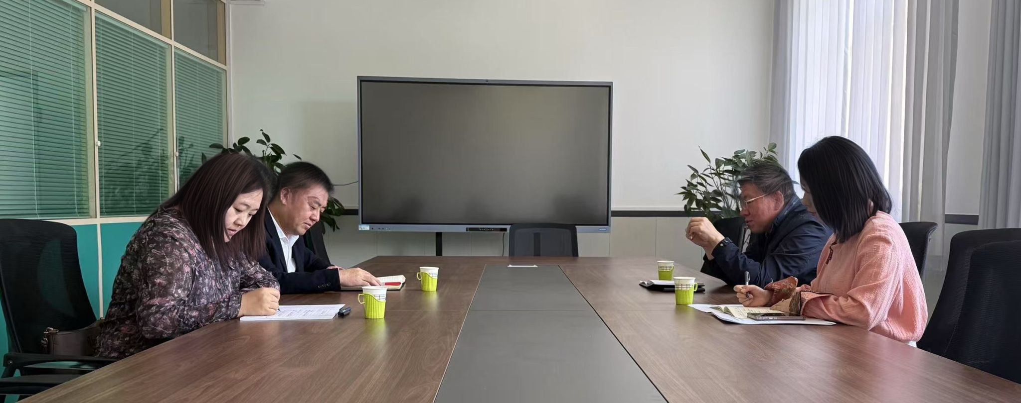 鸭脖党委统战部赴呼和浩特市实验中学就铸牢中华民族共同体意识大中小学一体共建交流洽谈