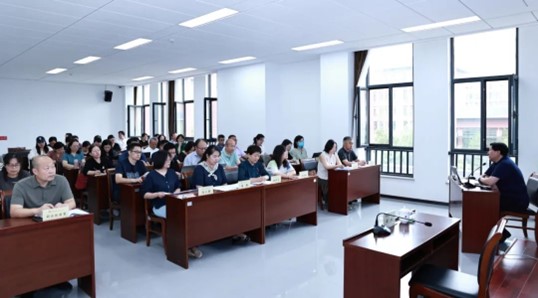 学校知联会成员参加自治区无党派人士纪律学习教育专题会议