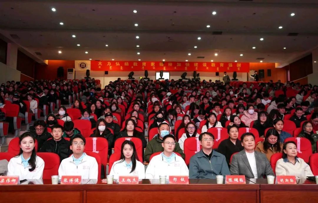 鸭脖举办大学生西部计划宣讲会