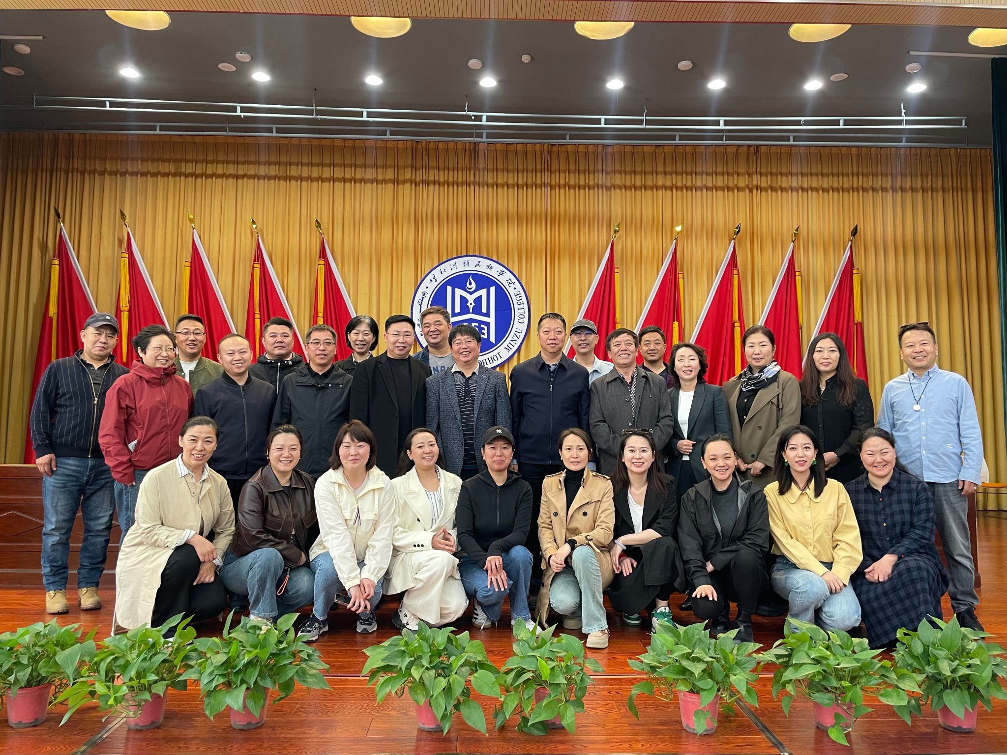 杨玉成教授应邀来鸭脖作学术讲座