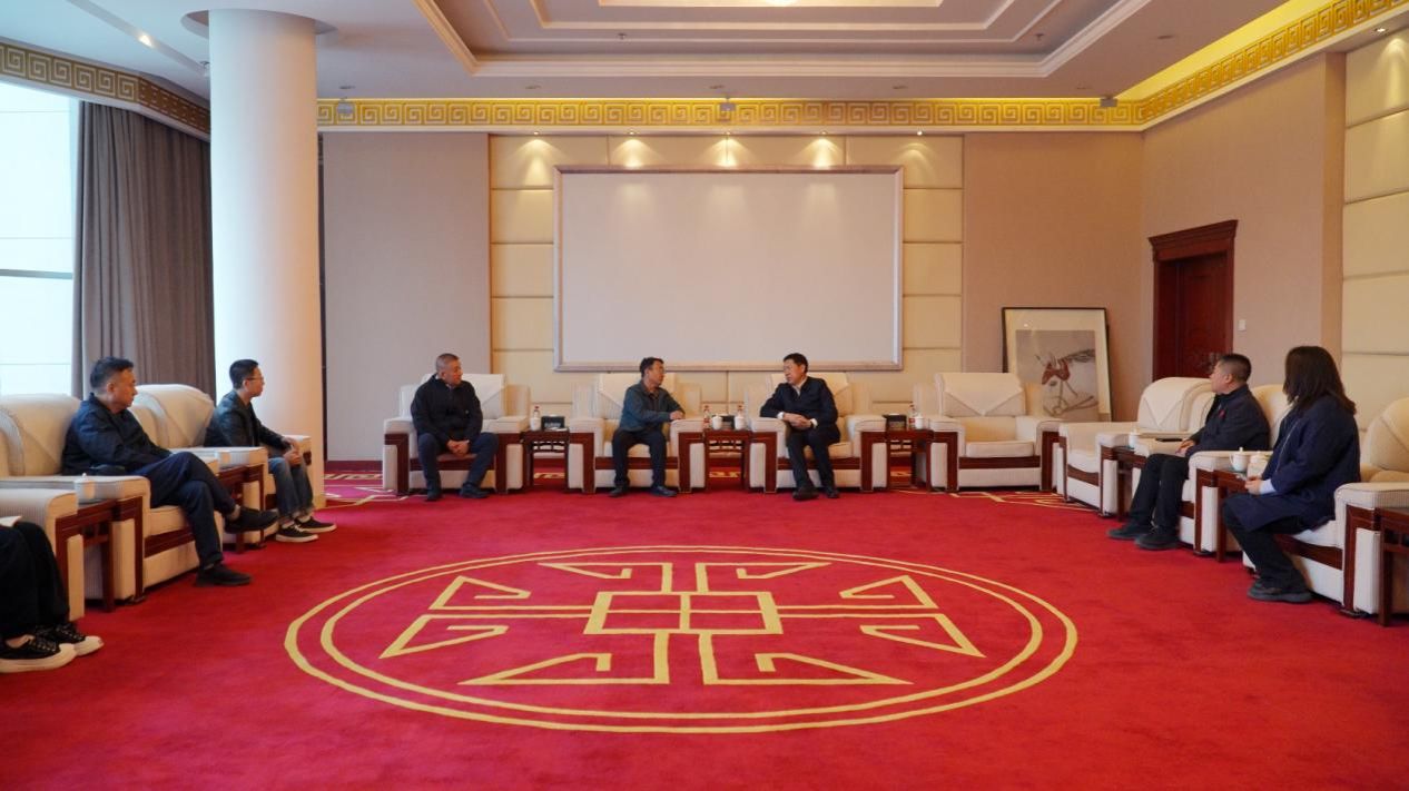 国能铁路装备有限责任公司内蒙分公司党委书记吴凯一行来鸭脖调研