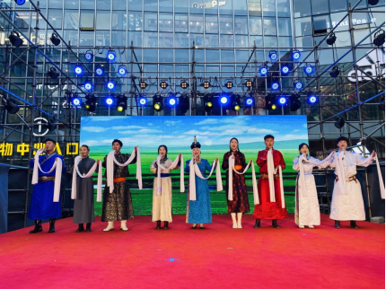 唱响红色情怀 舞动爱党之情——YABO鸭脖开展迎“七一”主题党日活动暨校园乌兰牧骑走进新城区文艺演出