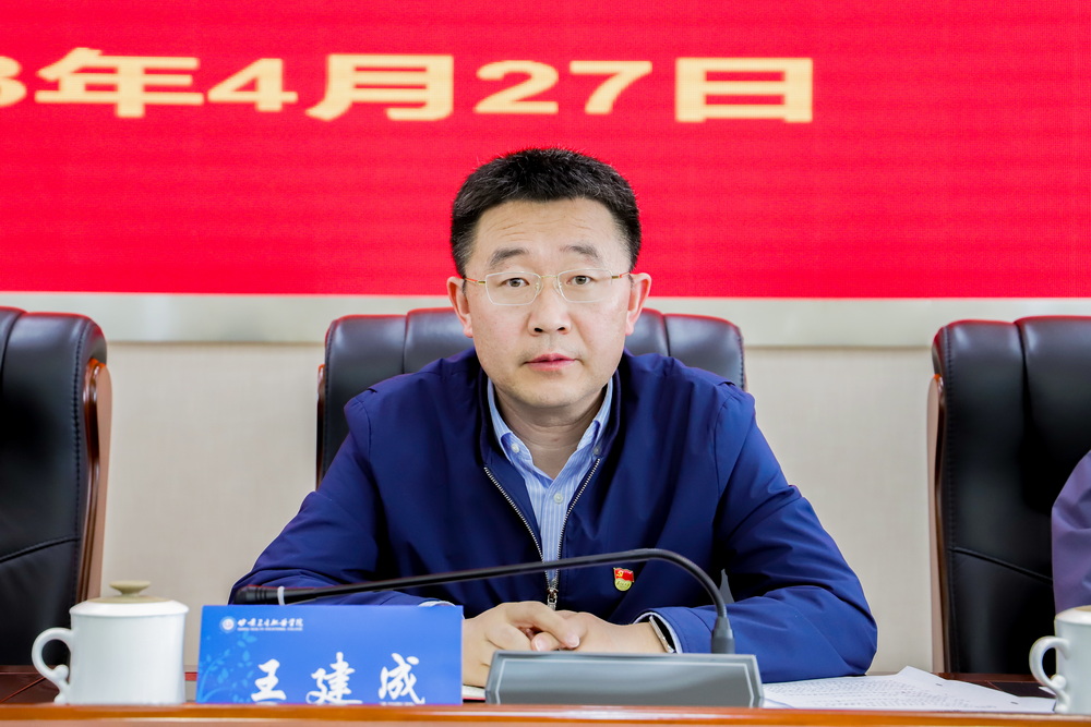 03-2023年4月27日 BB贝博艾弗森官方网站全面从严治党暨警示教育会议 (4)_调整大小.jpg