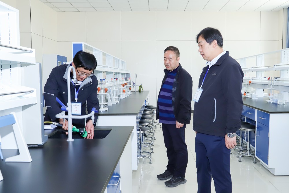 2023年5月26日 BB贝博艾弗森官方网站2023年高校实验室安全现场检查首次会议 (24)(1).jpg